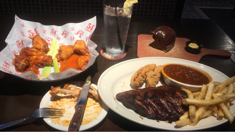 I loved its buffalo wings. Its baby back ribs & chicken fingers platter was also good. \n\nThe waitr